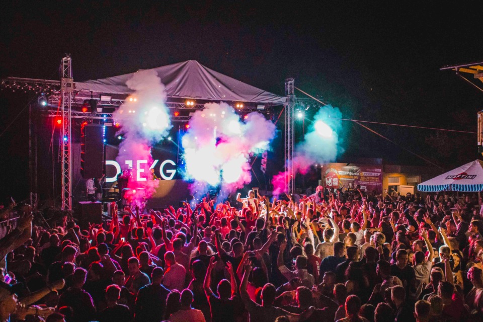 Festival vsako leto privabi množice ljubiteljev glasbe in umetnosti