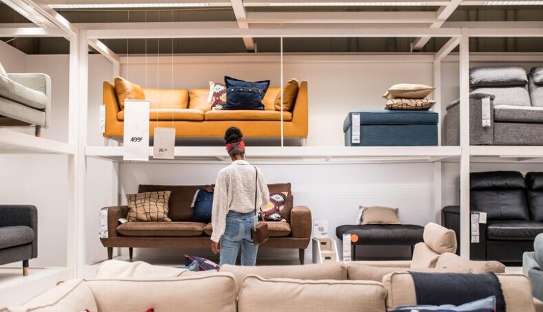 IKEA trgovin, ki prikazuje različne možnosti opremljanja doma.