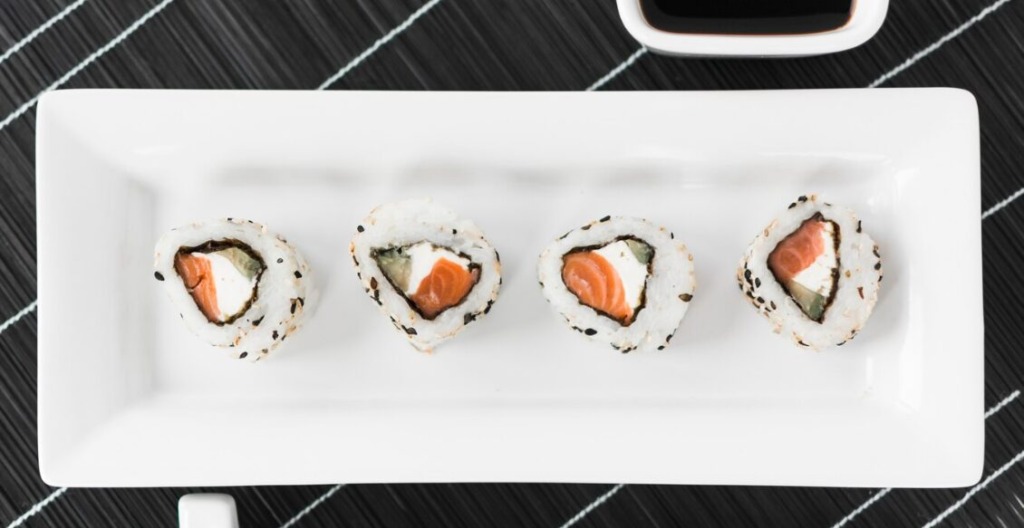 Obisk sushi restavracije je odlična izbira za vse oboževalce japonske kulinarike