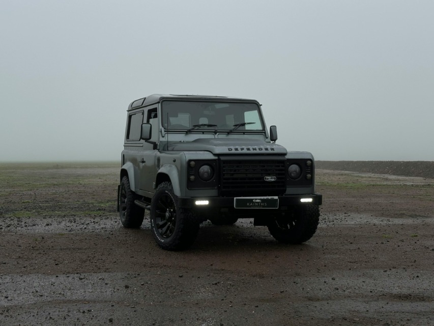 Land Rover Defender je primeren za vse vremenske razmere