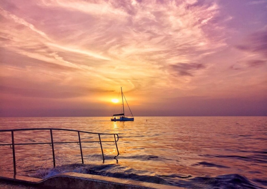 Turistični boni so unovčjivi na slovenski obali. FOTO: Mitja Juraja - Pexels