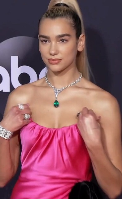 Dua Lipa. FOTO: CosmopolitanUK / Wikimedia