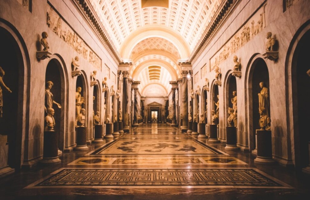 Vatikanski arhivi so prepovedano mesto za obiskovalce. FOTO: JeswinThomas / Pexels