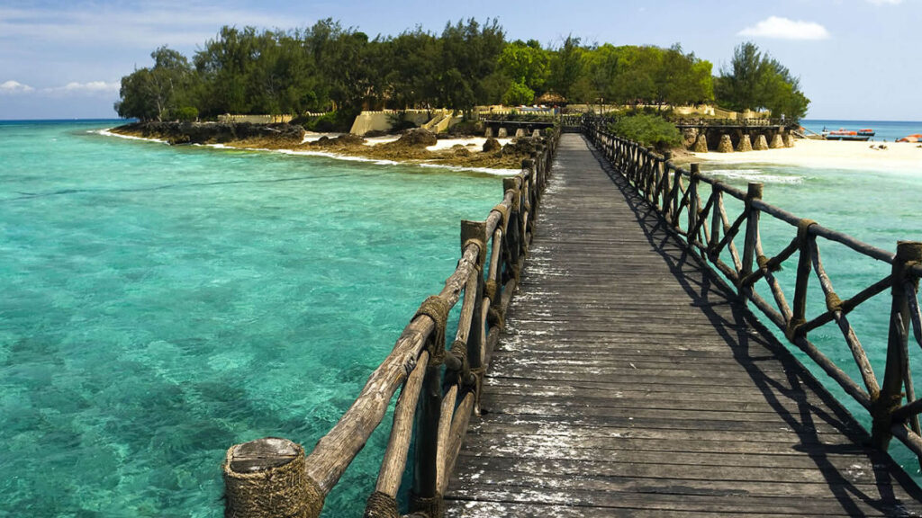 Otok-zapornikov-je-tik-ob-glavnemu-otoku-Zanzibarja - NaDlani.si Otok zapornikov je tik ob glavnemu otoku Zanzibarja