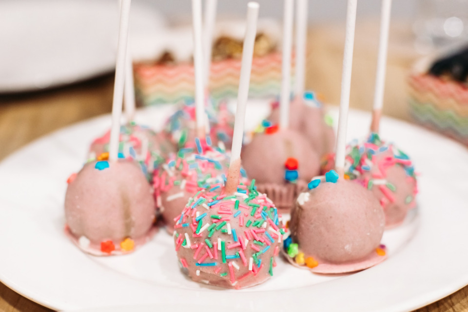 torta-na-palcki - NaDlani.si Cake pops so torte na palčki