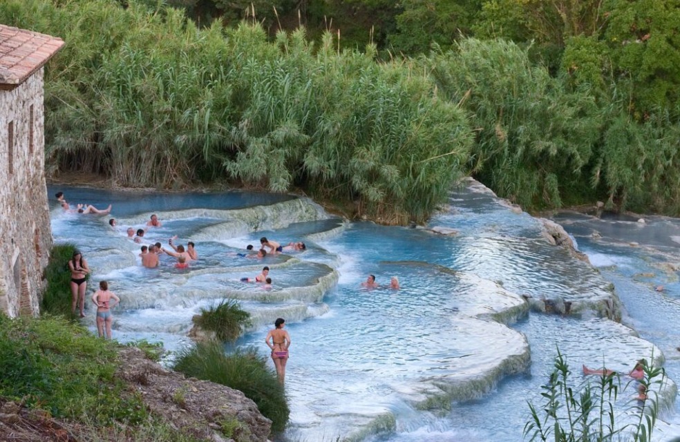 Prednosti-termalnih-kopeli-Saturnia - NaDlani.si Saturnia: Prednosti termalnih kopeli