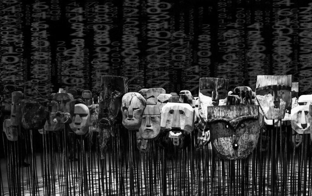 Vloga propagande in dehumanizacije skozi zgodovino Srebrenice.