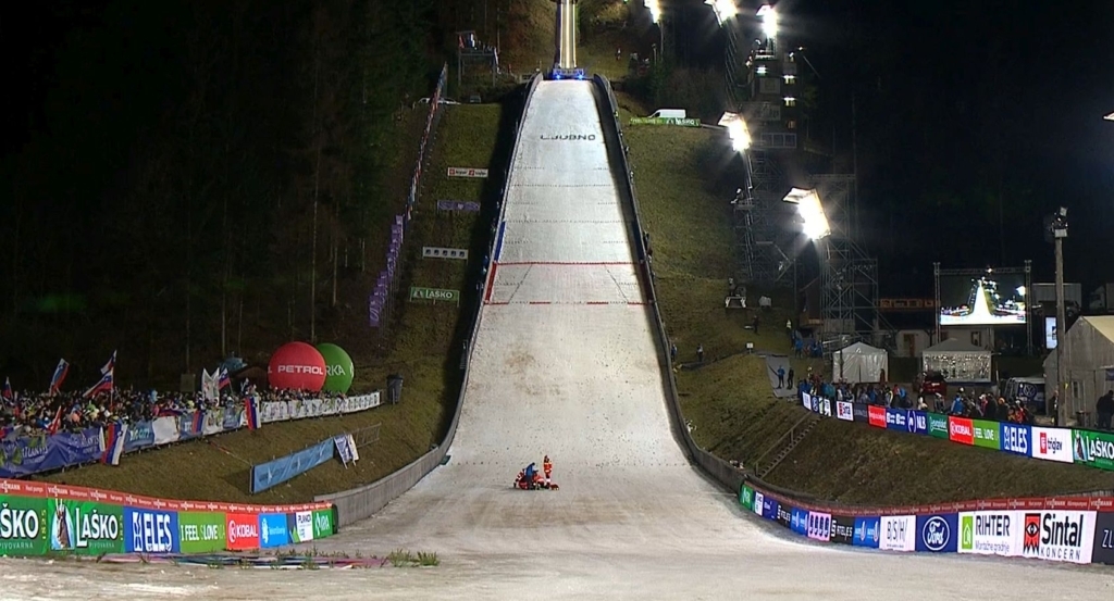 Hud padec Urše Bogataj, odpeljali so jo v UKC Ljubljana