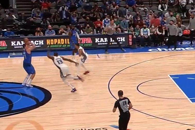 VIDEO: Dončić z noro trojko s skoraj polovice potopil kralje