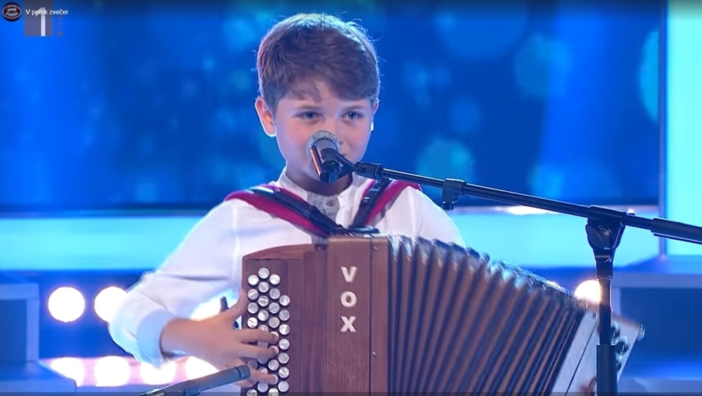 VIDEO: To je 10-letni Matija, s harmoniko v petek zvečer s Slakovo vižo povsem očaral Slovenijo