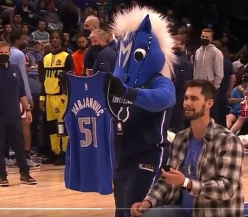VIDEO: Dončića razveselila zaroka med polčasom, nov poraz Dallasa zagotovo ne!