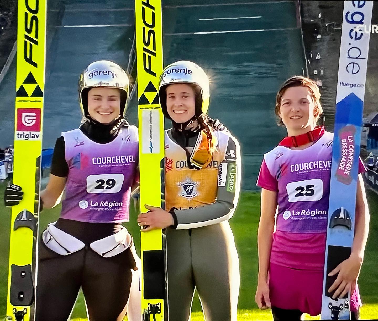 Super Slovenke letele najdlje: zmagala je Urša Bogataj, tri med pet