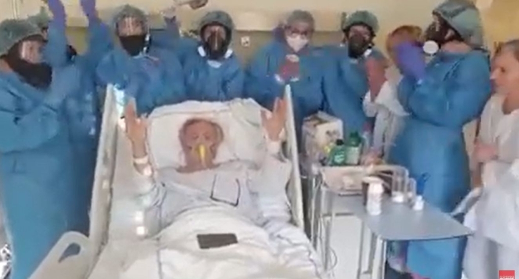 VIDEO: Slovenski glasbenik premagal COVID-19, danes zapel Silvestrski poljub v bolniški postelji