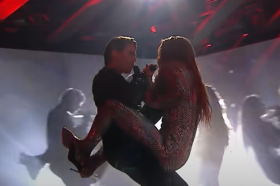 VIDEO: To je pesem, o kateri se največ govori po EMI 2022! Ste videli, kaj sta počela