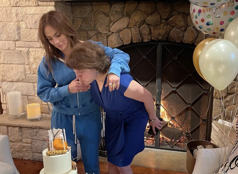 Vau! Ste vedeli, kako je videti starejša sestra Jennifer Lopez?