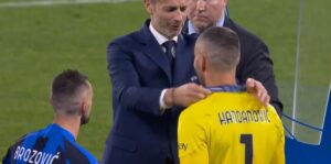FOTO: Čeferin po finalu tolažil Handanovića in Lukakuja