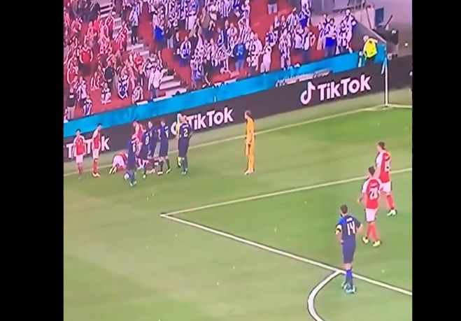 FOTO: Prekinjena tekma na Euru, Danca oživljali na igrišču