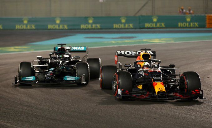 VIDEO: Verstappen v zadnjem krogu vzel naslov Hamiltonu!