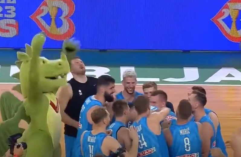 Soigralci so se poslovili od zlatega kapetana, Dončić pa jih je 'skupil' od zmajčka