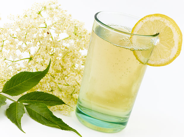 Osvežujoč bezgov sirup