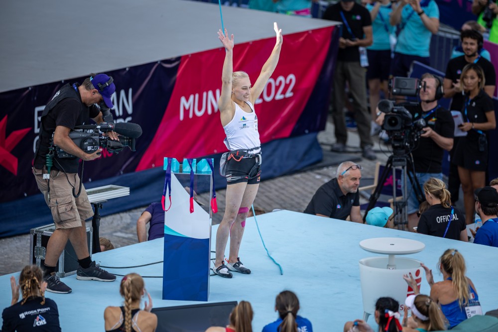 Osma zlata kolajna na SP za Garnbretovo in še olimpijska vozovnica