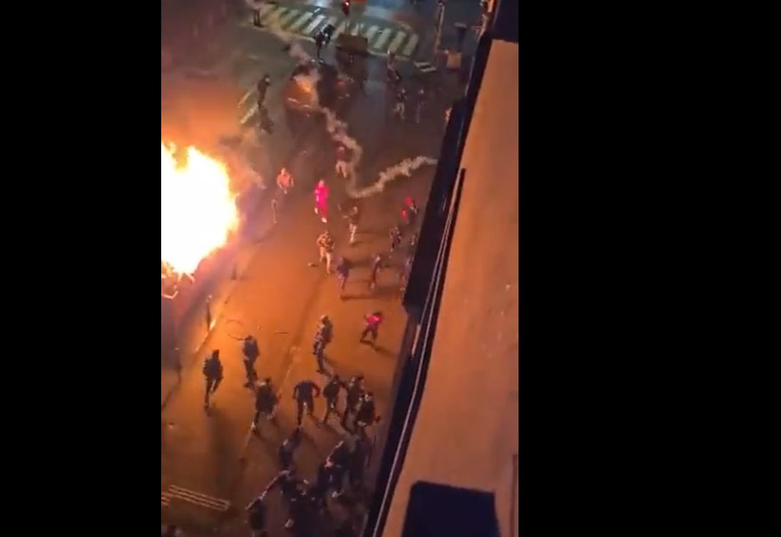 VIDEO: Franciji finale, Maročani spet uničevali Bruselj, napadali policijo in zažigali kante