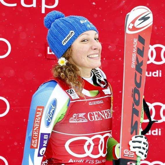 Holdenerjeva ubranila naslov v kombinaciji, Ilka 10.