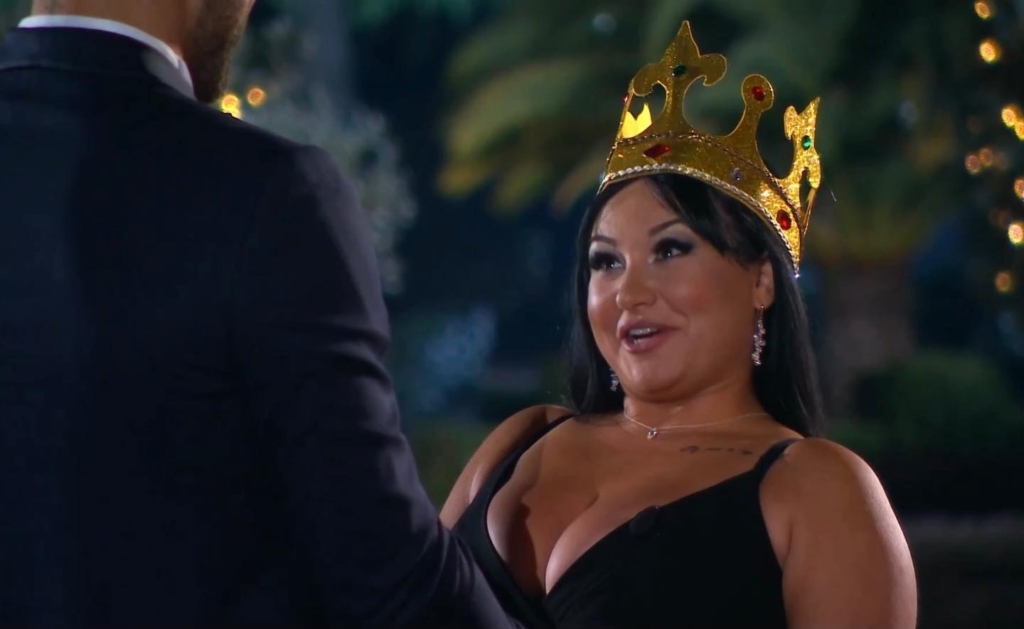 To je razlog, da Sanja ne more videti 'kraljice' Laure! Vpleten je bil šef in ljubimkanje