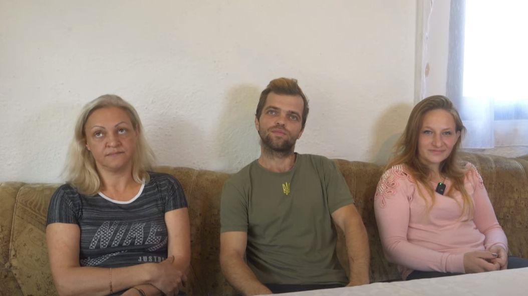 Bosanec k ženi pripeljal še Jano, pravi, da so se mu končno uresničile sanje! Oče ga je vrgel s hiše ...
