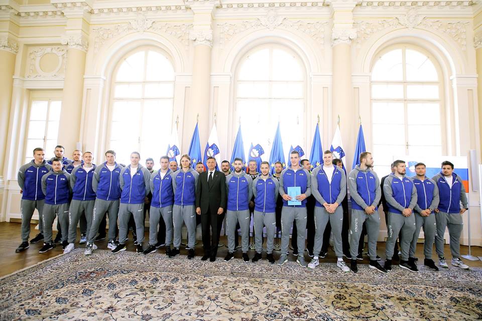 Pahor nagradil bronaste rokometaše - VIDEO