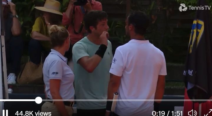 VIDEO: Po porazu vroča kri: pretep Slovenca in Italijana preprečila sodnica