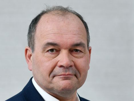To je slovenski poslanec, ki je vozil pijan!