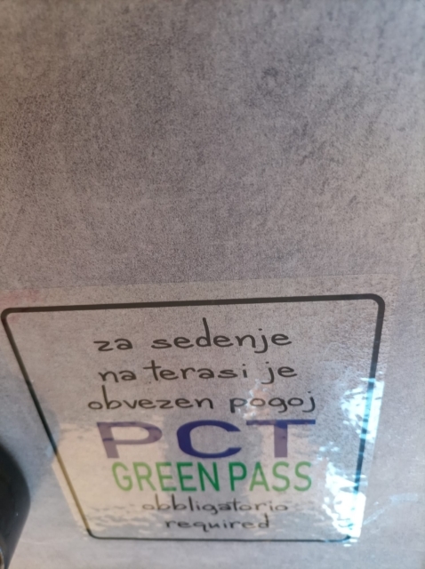 Kam gremo še lahko brez PCT? Očitno niti več k zdravniku, trgovske centre ...