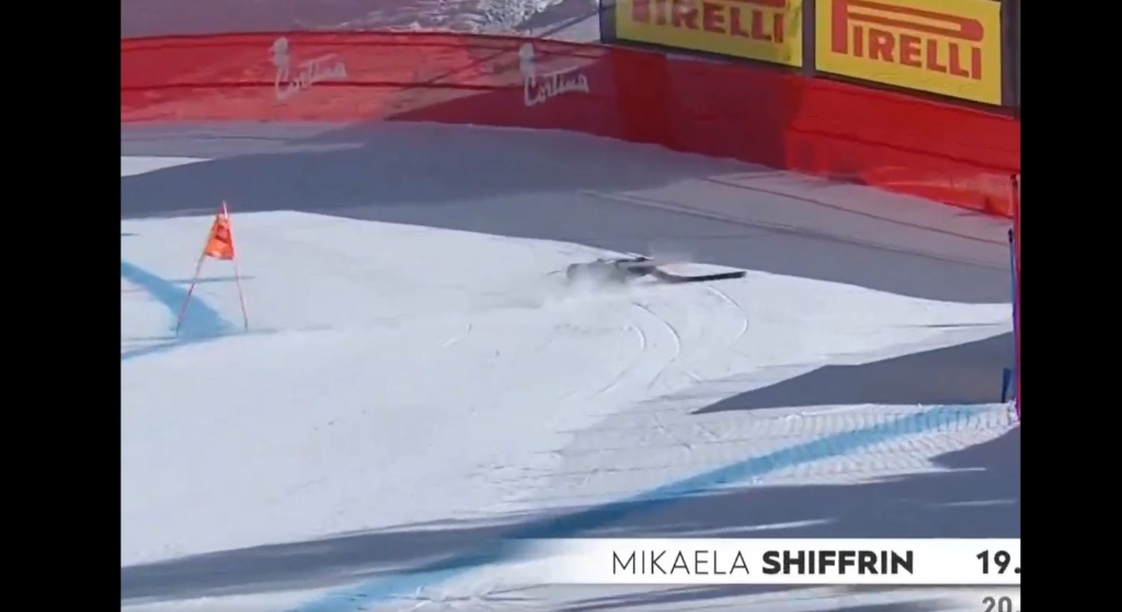 Brutalen padec Mikaele Shiffrin, na pomoč helikopter