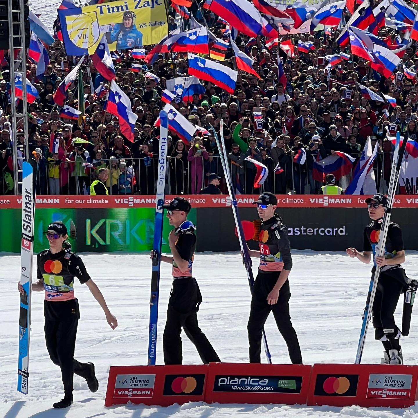 Slovenski letalci zmagovalci ekipne tekme v Planici
