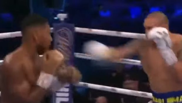 VIDEO: Ukrajinec nalomil Britanca, ki je brez besed zapustil ring, potem pa se javil na Twitterju