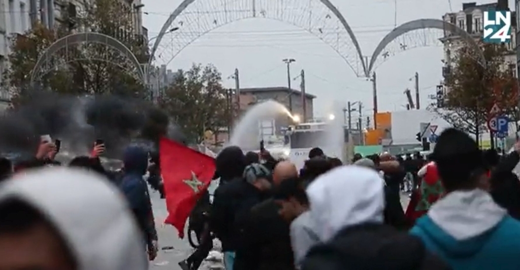 VIDEO: Navijači razdejali Bruselj po tekmi Belgija - Maroko, policija brez milosti