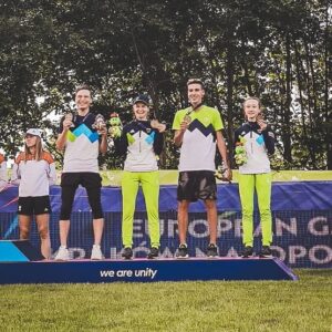 Poletje je, naši skakalci pa že do medalj, danes ekipno