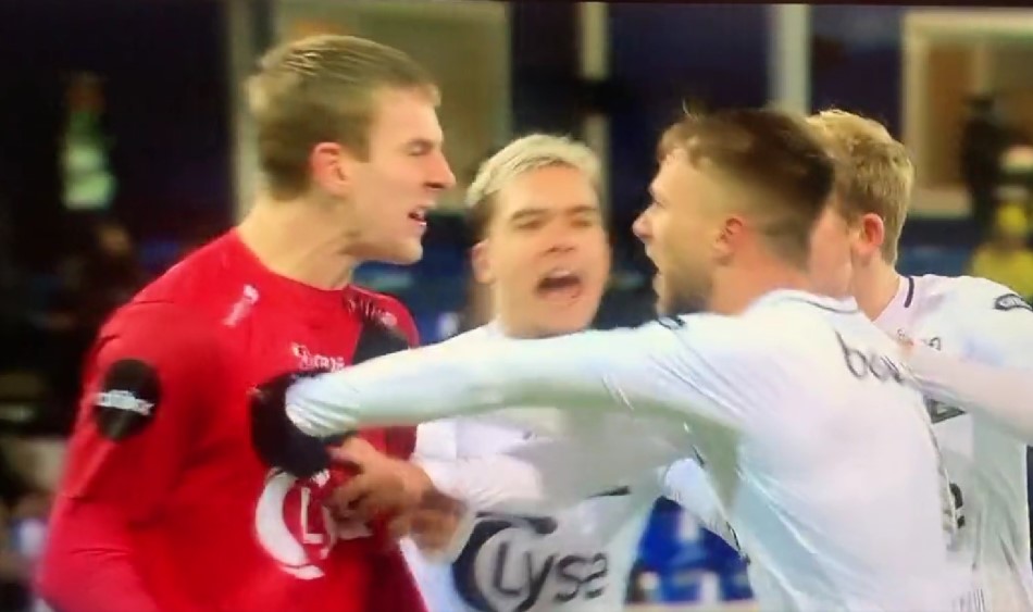 Slovenski nogometaš piše zgodovino: rdeč karton zaradi simuliranja soigralca golmana