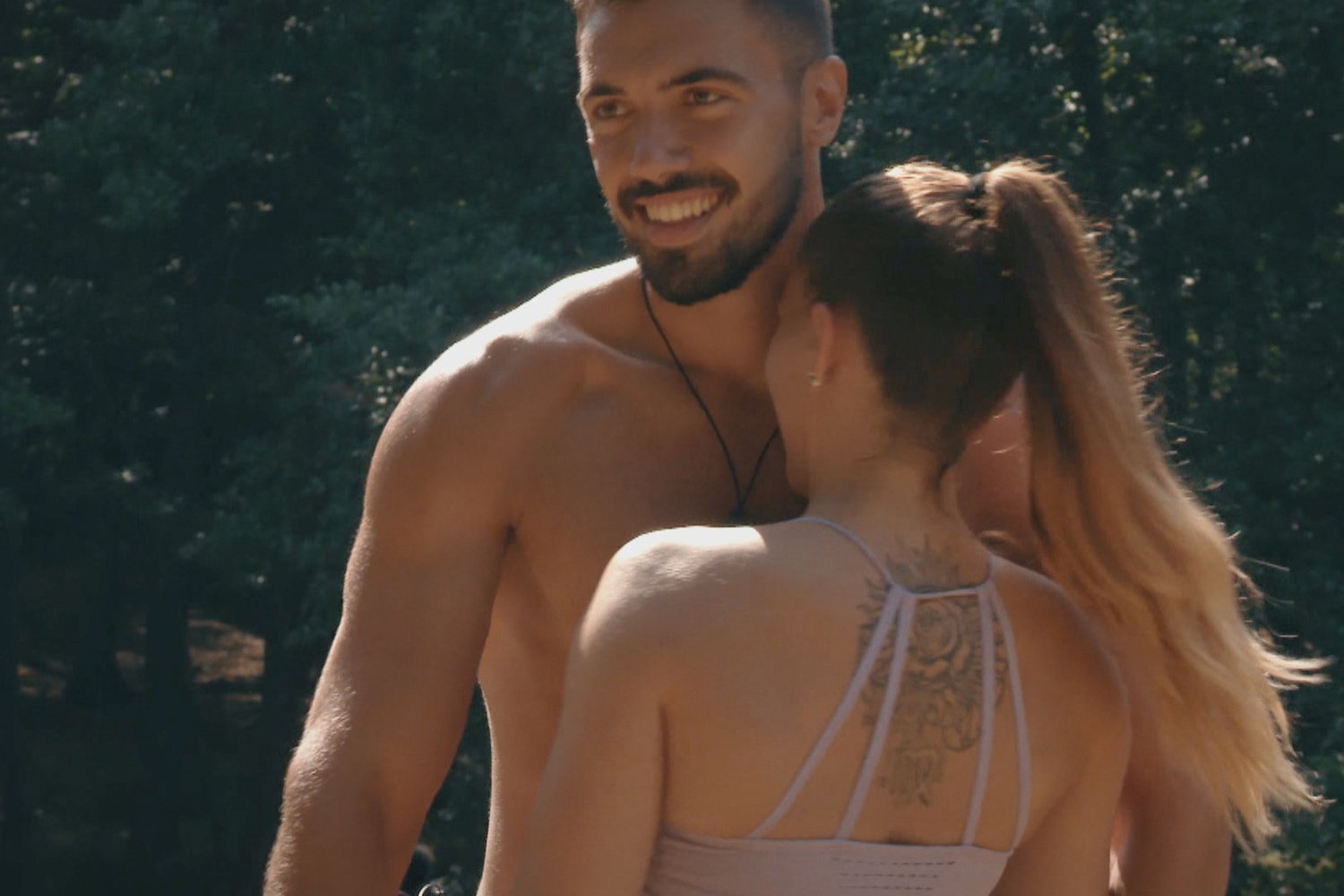 Gino ostal brez besed, na posnetku je bil Tjašin fant! »Sedem let fant hodi k tebi, ti ga pa tukaj ser***«