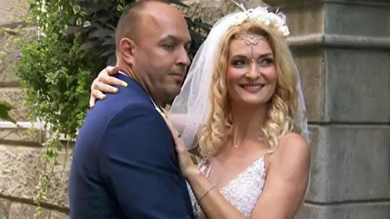 Vau, se spomnite Anne Paynich iz Poroke na prvi pogled! Tu je povsem gola ...