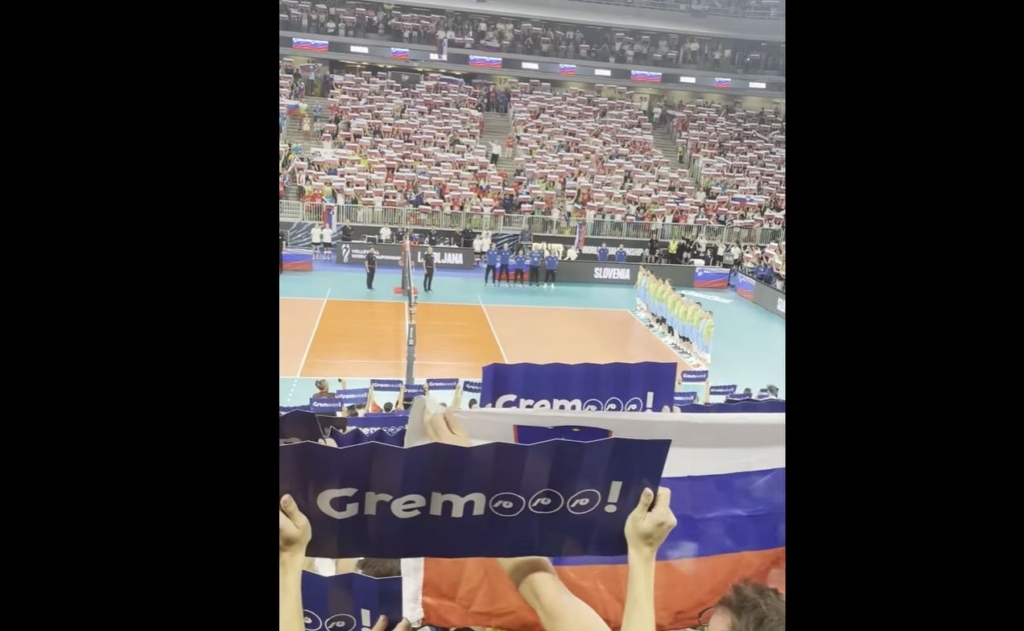 VIDEO: V Stožicah Zdravljica, slovenski odbojkarji gladko v osmino finala
