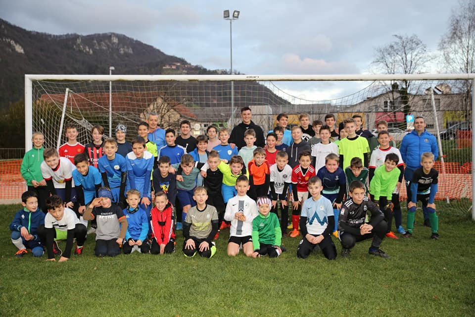FOTO: Kakšno presenečenje! Benjamin Šeško v matičnem klubu v Radečah treniral z mladimi nogometaši