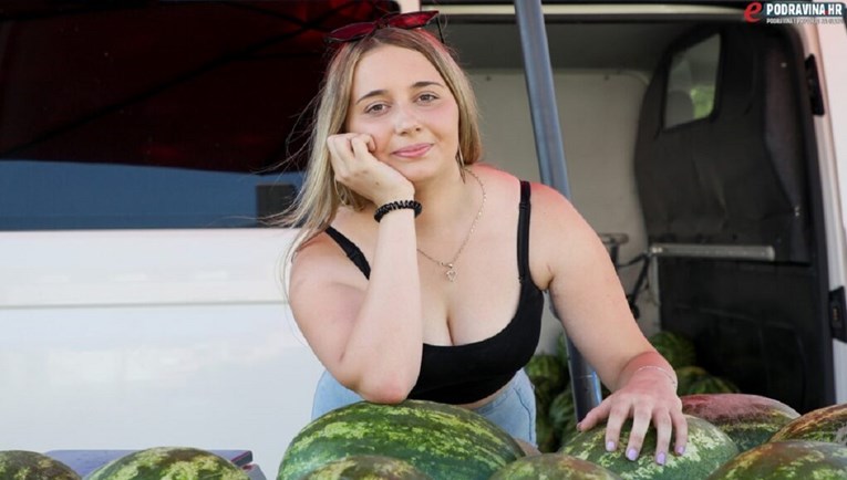 Emina Lubenica! Prodajalko lubenic imenujejo kar Kristina Mandarina iz Podravine
