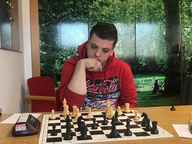 Šahovska zveza Slovenije objavila žalostno vest: prehitro nas je zapustil Bernard