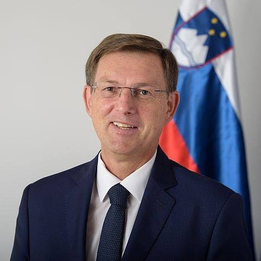 Miro Cerar postal očka in to že tretjič