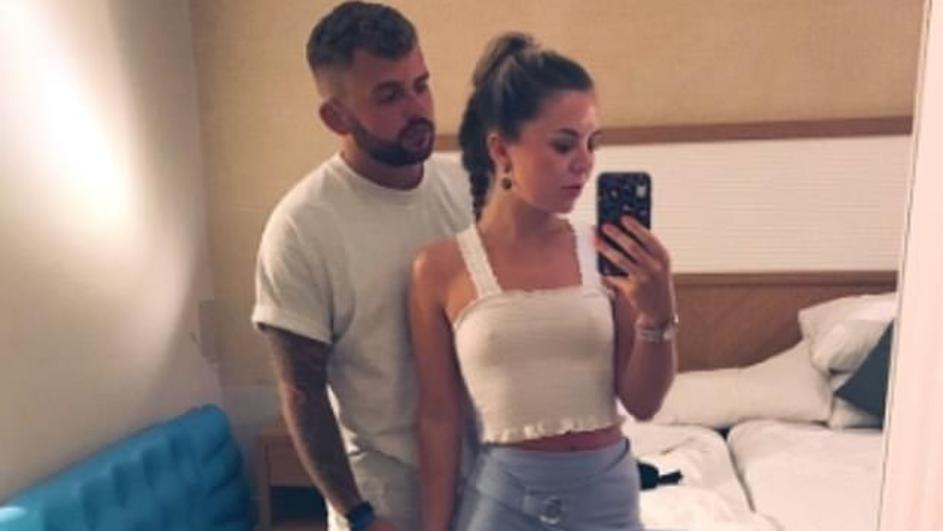 FOTO: Poslala jim je fotko s fantom, a njenega očeta je šokiral en detalj