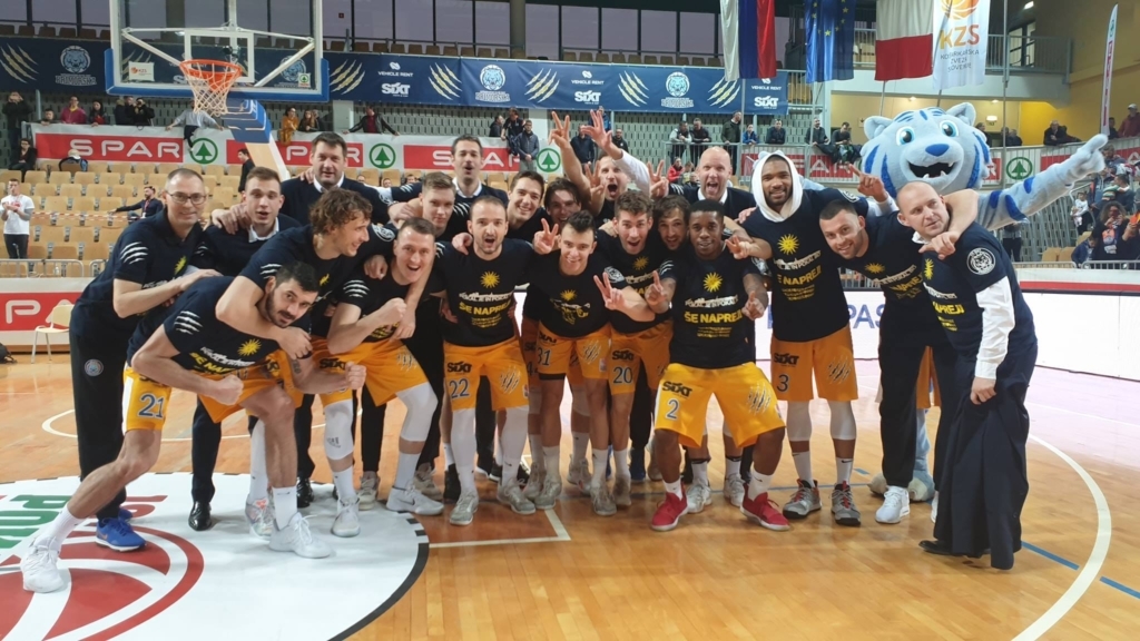 Sixt Primorska gladko do pokalnega naslova