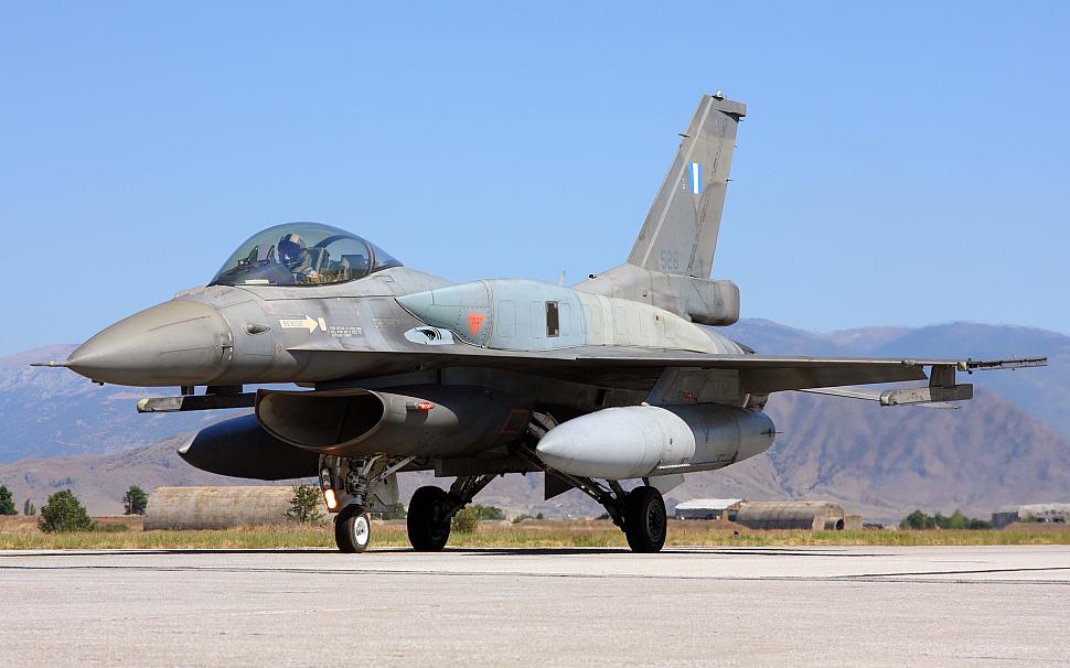 Nad Suho krajino hrumijo lovci F-16