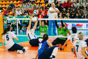 Ste slišali za odbojko sede? Naše punce, tudi brez rok in nog, do srebrne medalje na EP